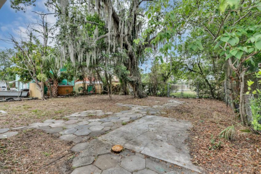 1827 20th St. S Saint Petersburg, FL 024