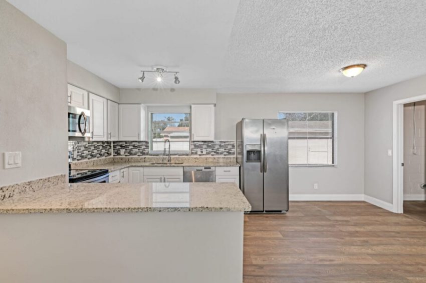 226 E Wilbur Ave 011