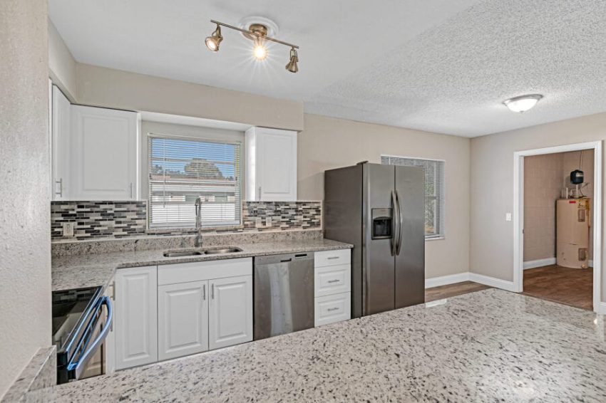 226 E Wilbur Ave 022