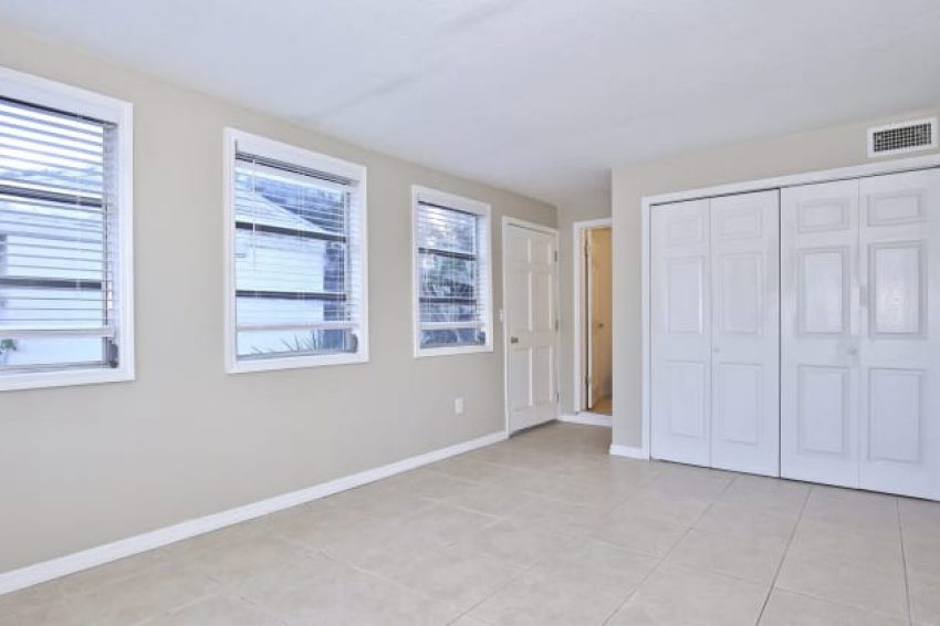 2414 South Elm Avenue - 10