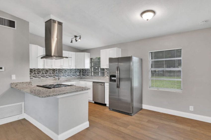 307 S Sunland DR 008