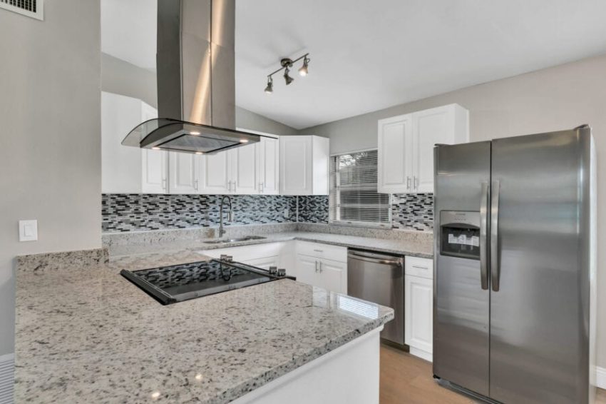 307 S Sunland DR 010