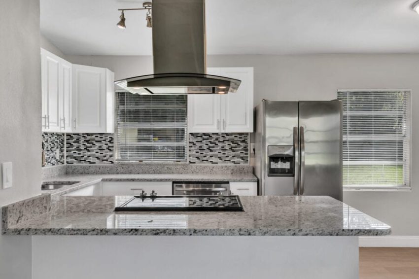 307 S Sunland DR 012