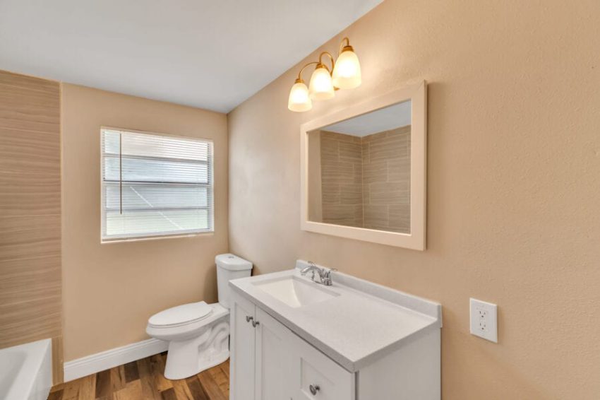 307 S Sunland DR 017