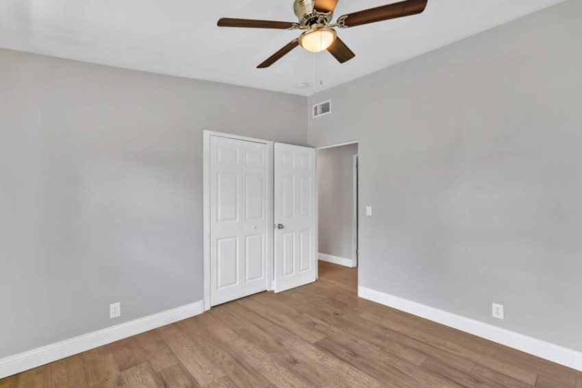 307 S Sunland DR 022