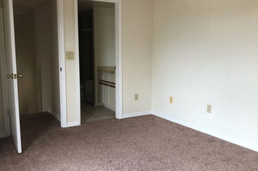 1028 ROYAL OAK BLVD LEESBURG, FL 34748 9