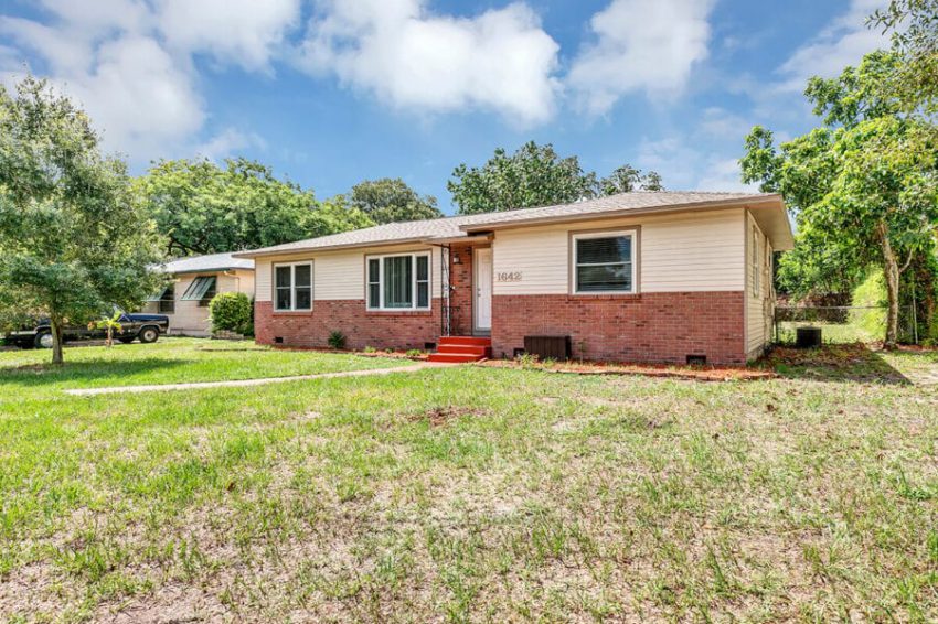 1642 50th Ave N, St. Petersburg, FL 01