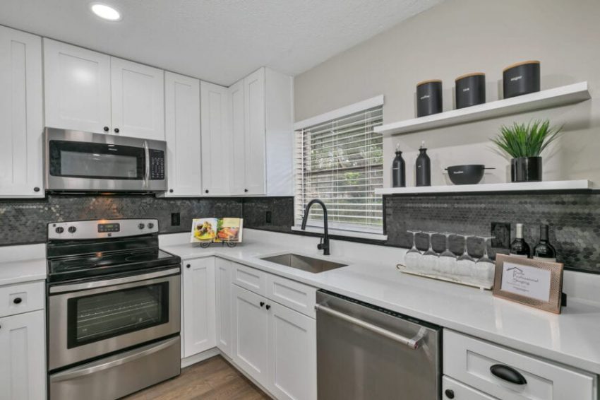 1734 Michigan Ave 012