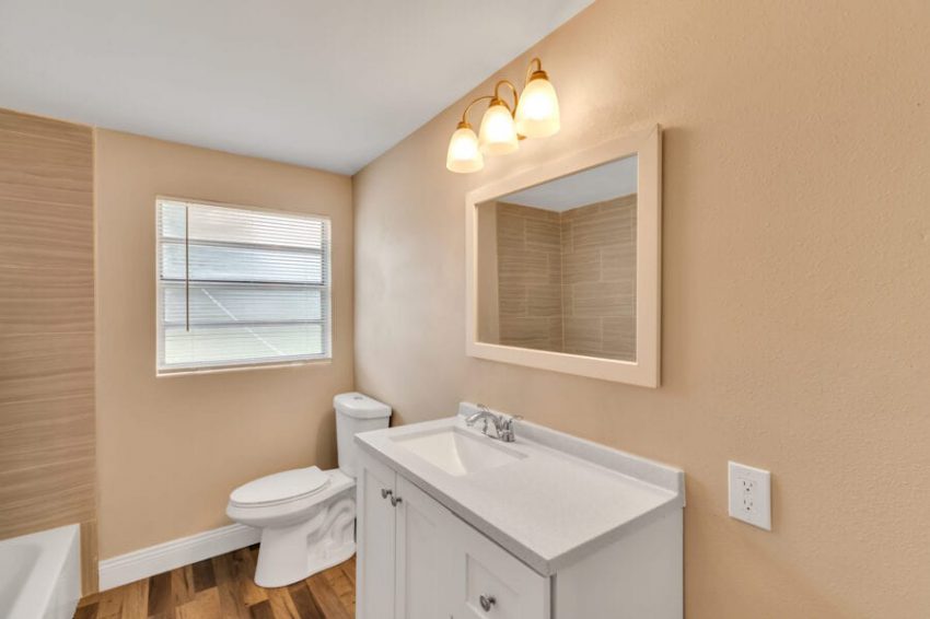 307 S Sunland DR 017
